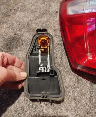 Nissan Qashqai+2 Tail light bulb cover holder 89503174