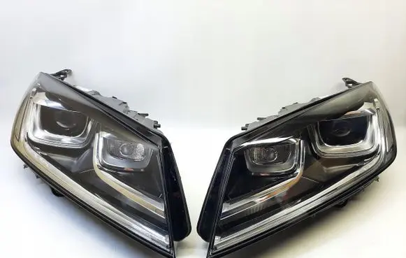Volkswagen Touareg II Headlights/headlamps set 7P1941034A