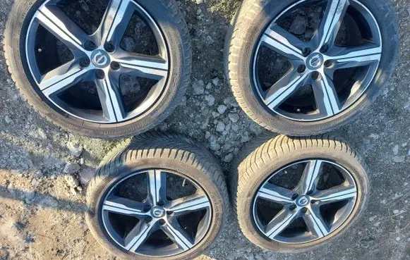 Volvo V40 R17 alloy rim 