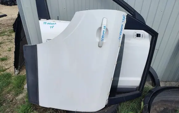 Opel Antara Rear door 