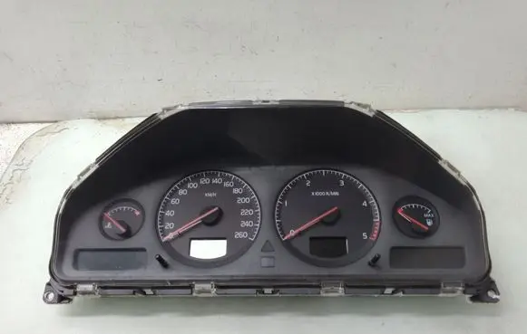 Volvo V70 Speedometer (instrument cluster) 8637996