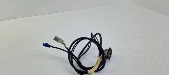 Mercedes-Benz ML W166 USB socket connector A1668200515