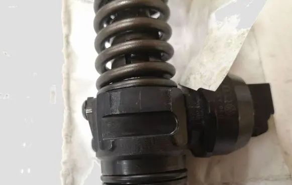 Volkswagen Touran I Fuel injector 038130073AG 0414720215