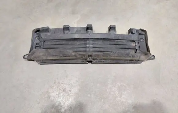 Volvo XC40 Intercooler air guide/duct channel 31455415