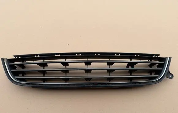 Opel Zafira B Front bumper lower grill 13247306