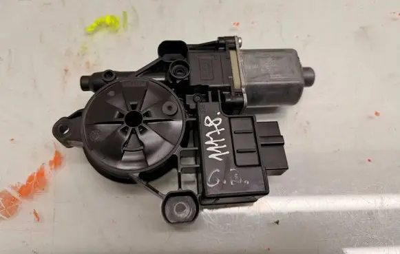 Skoda Octavia Mk3 (5E) Rear door window regulator motor 5Q0959812A