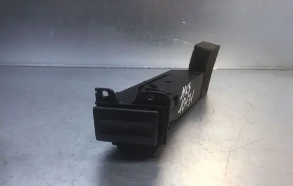 Cup holder front