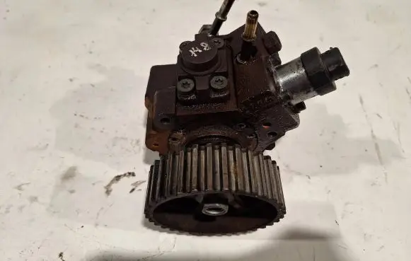 Renault Megane II Fuel injection high pressure pump 0445010148