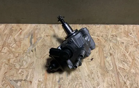 BMW 1 F20 F21 Fuel injection high pressure pump 7823452 0445010519