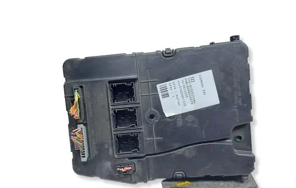 Renault Scenic II - Grand scenic II Fuse module 8200525384KASACJ 8200525384