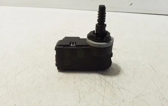 Volkswagen PASSAT B8 Headlight level adjustment motor 560941295