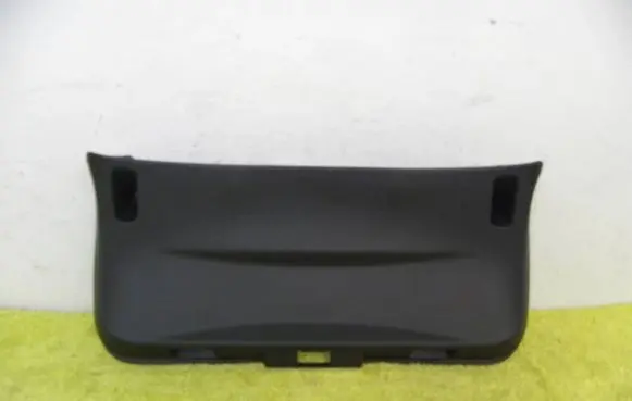Renault Captur Tailgate/boot lid cover trim 909001518r