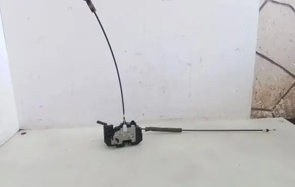 Nissan Note (E11) Rear door lock