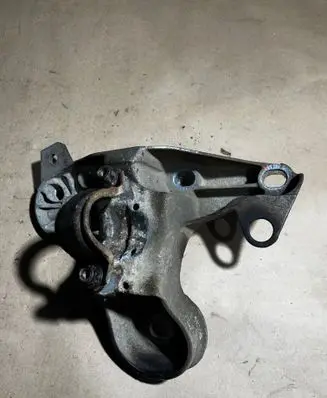 Audi A4 S4 B6 8E 8H Engine mounting bracket 8E0199351C
