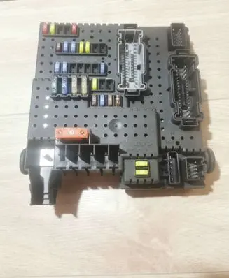 Volvo XC90 Fuse module 30728512 28017881 30728273