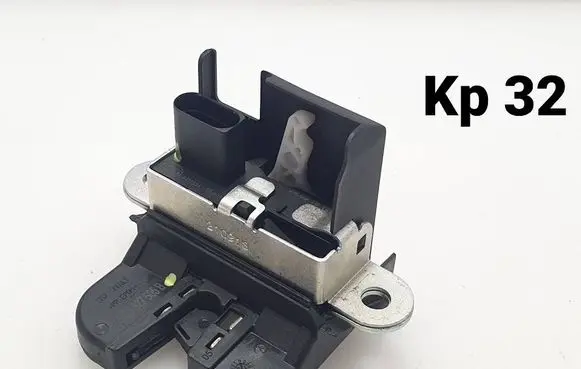 Volkswagen Golf VII Tailgate lock latch 5G6827505B