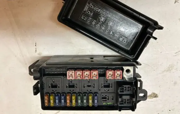 Mini Cooper Hatch Hardtop Fuse module 14266410 6906604 201913040305