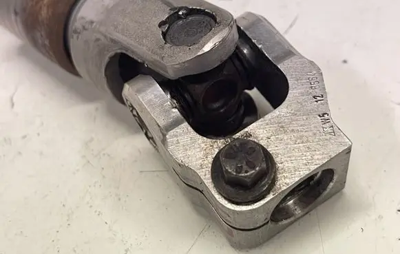 Volvo XC70 Steering column universal joint W5126554