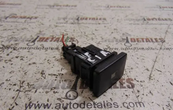 Toyota Avensis T270 Fuel tank opening switch 15C252