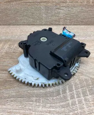 Toyota Avensis T270 Air flap motor/actuator 1138002800 WITHPLUG