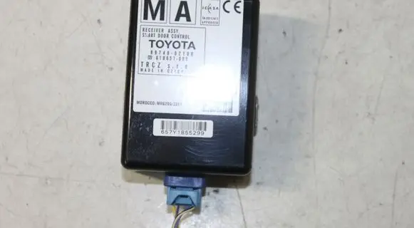 Toyota Auris E180 Door control unit/module 8974002100