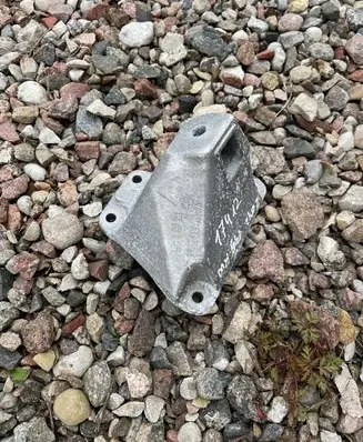BMW 5 F10 F11 Engine mounting bracket 6795958