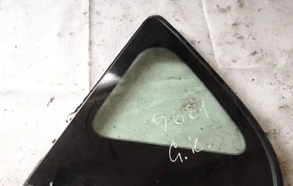 Toyota RAV 4 (XA30) Rear side window as2