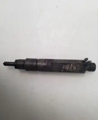 Audi A6 S6 C5 4B Fuel injector 028130201T