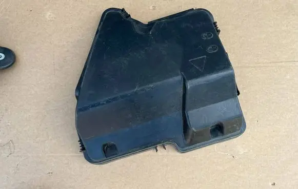 BMW X5 F15 Fuse box cover 7555102 10055913