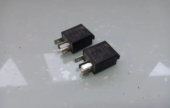 Audi A3 S3 8P Other relay 7M0951253C 95VW10K705EA 0332201102
