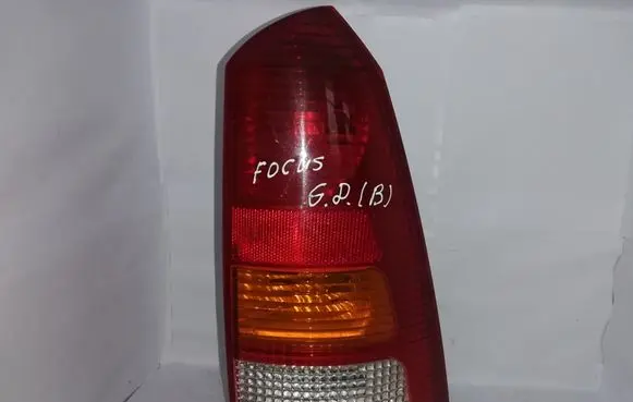 Ford Focus Rear/tail lights XS4X13N004EC