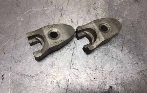 Audi A4 S4 B8 8K Fuel Injector clamp holder 059216J