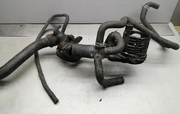 Mercedes-Benz Sprinter W906 Thermostat/thermostat housing A6512000615 A6512001956