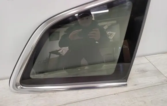 Volvo XC60 Rear side window