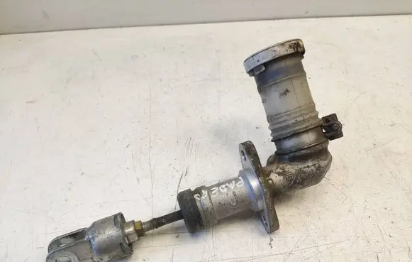 Mitsubishi Pajero Clutch master cylinder 