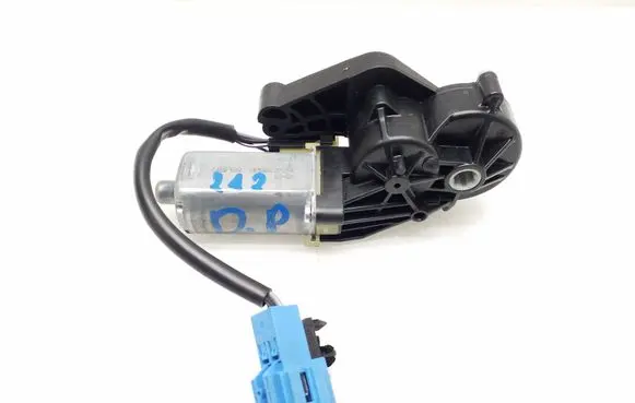 Mercedes-Benz E W212 Seat adjustment motor 825843724