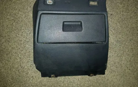 BMW 5 E34 Front trunk storage compartment 8117775