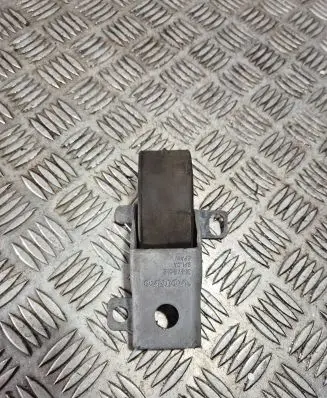 Volvo XC60 Muffler mount bracket/holder 31452075 31478512