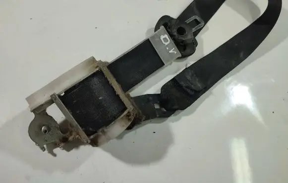 Middle seatbelt (rear)