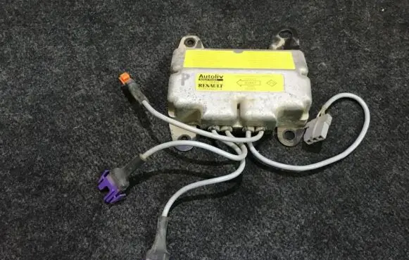 Renault Laguna I Airbag control unit/module 7700845625c 550288800