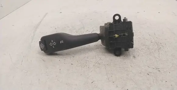 BMW 5 E39 Indicator stalk 8363668K 0110401025