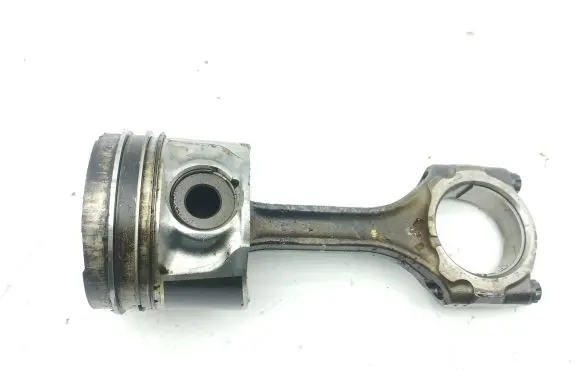 Toyota Avensis T270 Piston with connecting rod