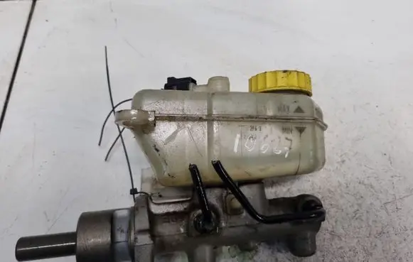 Brake fluid reservoir