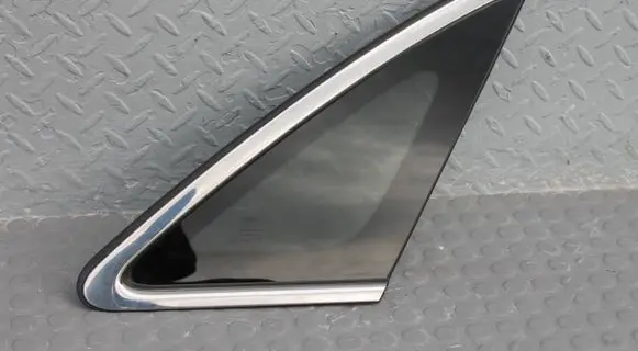Rear side window