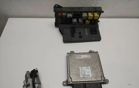 Mercedes-Benz Sprinter W906 Engine ECU kit and lock set A6519000601 28392029 A6519019400