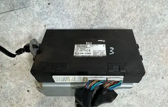 Subaru Legacy Comfort/convenience module 88281AJ201 97RI010653 X1T23073H2