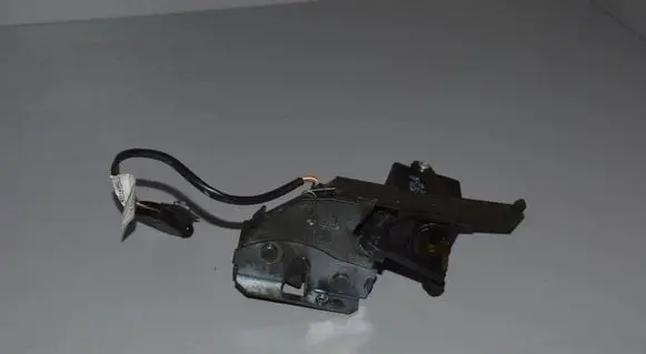 BMW 5 E39 Tailgate window lock/catch/latch 51248238469