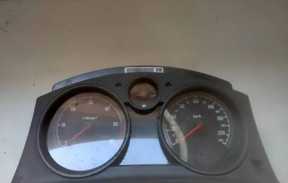 Opel Zafira B Speedometer (instrument cluster) 13216694 SW4405