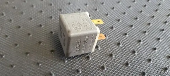 Volkswagen Transporter - Caravelle T4 Other relay 141951253B 4RA003510-29
