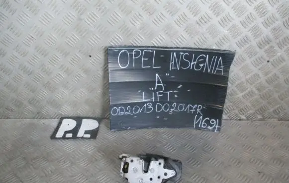 Opel Insignia A Front door lock 